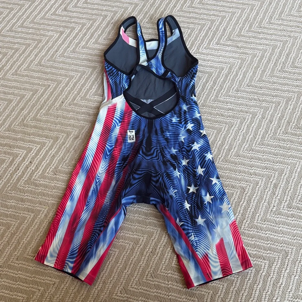 TYR Venzo size 28 open back tech suit - Picture 2 of 7